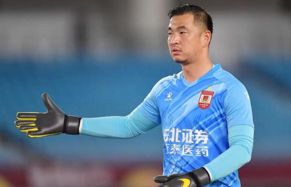 叶辰无奈的摇了摇头，道：我不跟你说这些了，说了也是对牛弹琴。
